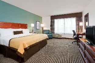Dupont Hotel | Baymont by Wyndham Denver International Airport
