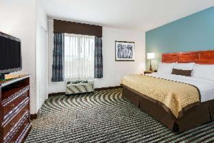 Dupont Hotel | Baymont by Wyndham Denver International Airport