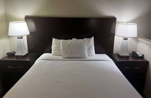 Westchase Hotel | Baymont by Wyndham Houston/Westchase