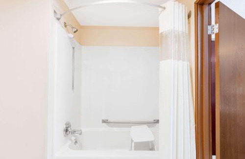 Kalamazoo Hotel | Baymont by Wyndham Kalamazoo West