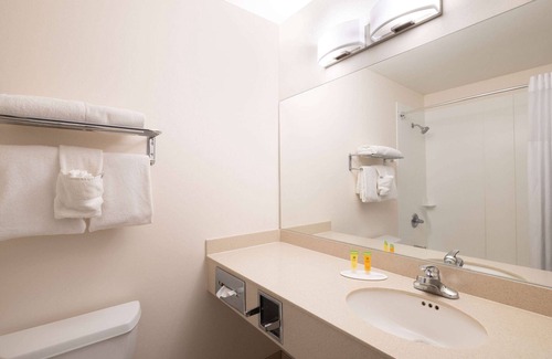 Limon Hotel | Baymont by Wyndham Limon