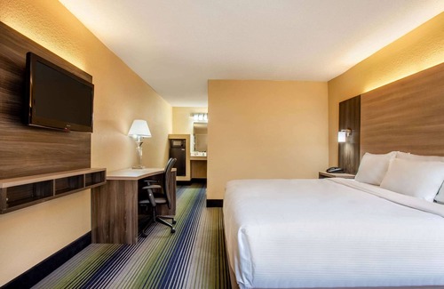 McDonough Hotel | Baymont by Wyndham McDonough