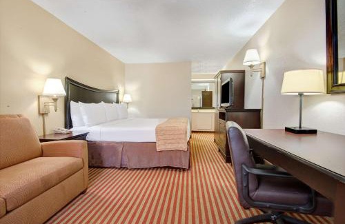 Merry Oaks Hotel | Baymont by Wyndham Nashville Airport