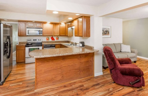Orange Prairie Hotel | Baymont by Wyndham Peoria