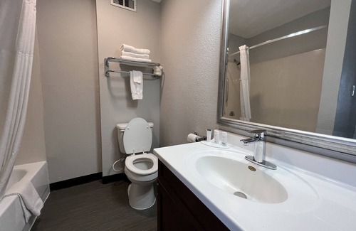 Orange Prairie Hotel | Baymont by Wyndham Peoria