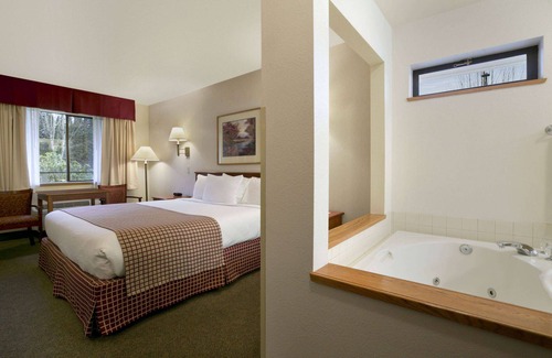 Totem Lake Hotel | Baymont by Wyndham Seattle/Kirkland WA