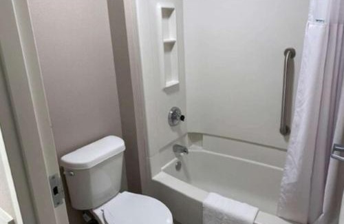 Topeka Hotel | Baymont by Wyndham Topeka