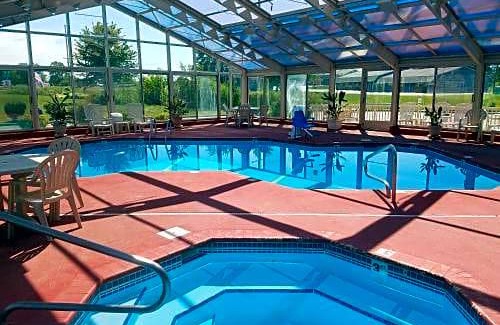 Sullivan Hotel | Baymont by Wyndham Sullivan