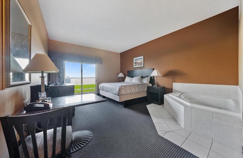 Put-in-Bay Hotel | BayShore K #124