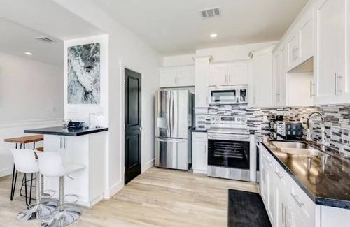 Bacliff House | Bayside Borrow - Bayfront w/Hot Tub & Rooftop View