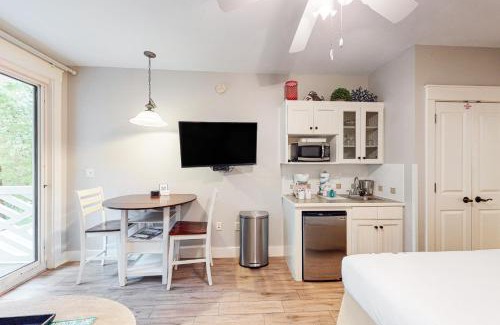 Baytowne Wharf Hotel | Baytowne Wharf - Pilot House #323