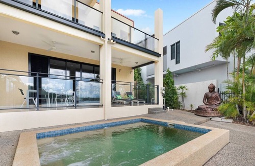 Bayview House | Bayview Bonita Alfresco Living by the Pool