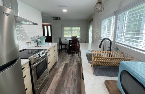 Ono Island House | Bayview Cheerful Cottage-4 min from the beach! Pet friendly!