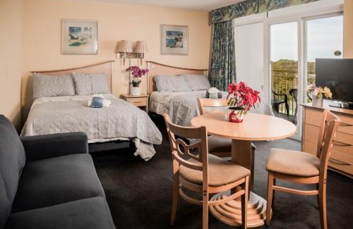 Crescent Beach Apartment | Baywatch Resort