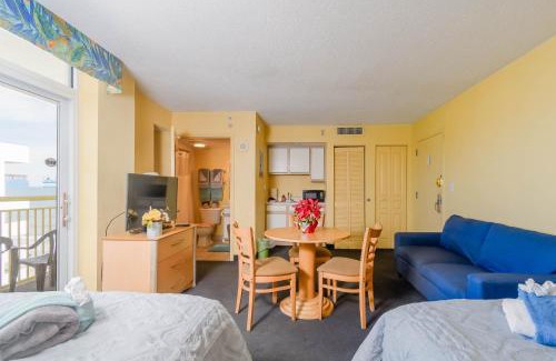 Crescent Beach Apartment | Baywatch Resort