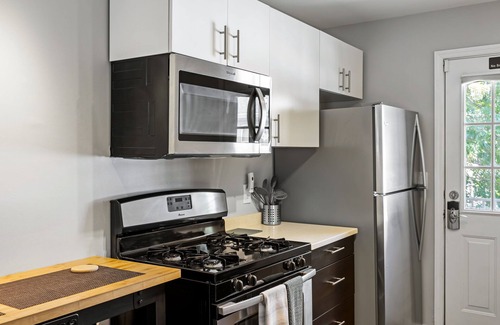 Buckhead Apartment | (BC2bH) Great Location, Peaceful Condo Near Peachtree Street
