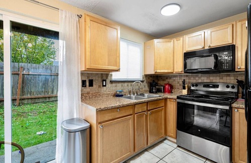 Highline Apartment | BD37 2b1b Apt Unit 2 @S Seattle close to airport