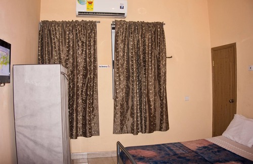 Asylum Down House | BE OUR GUEST AND ENJOY THE COMFORT OF YOUR OWN HOME