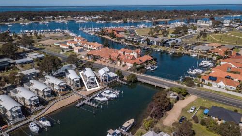 Paynesville House | Beach 2