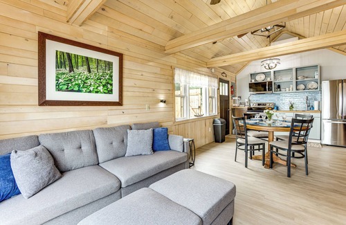 Maple City Cottage | Beach Access & Dock: Little Traverse Lake Cottage!