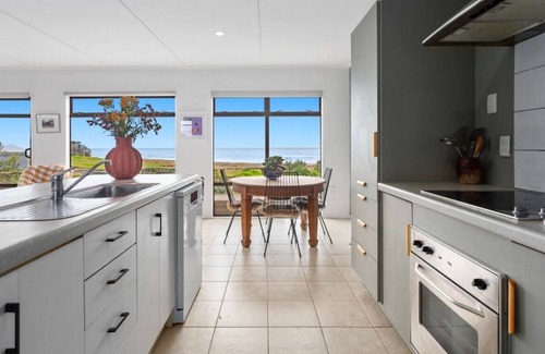 Waiotahi House | Beach, Bikes and Bonfires