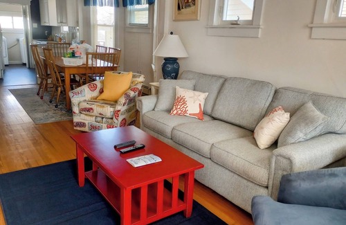 North End House | Beach Block, Pet Friendly, Big Open Porch! Now booking for 2025