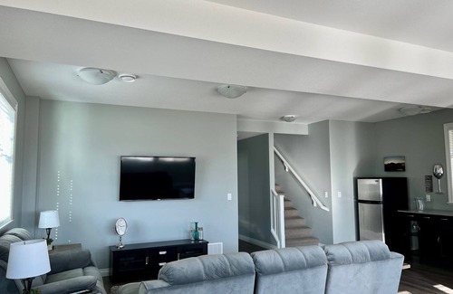 Okanagan-Similkameen House | Beach, boatslip, 2 pools, 2 hottubs, 4 bdrm house sleeps 12