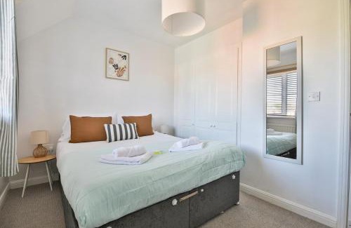 Barry House | Beach Breeze – Family 2-Bed Home in Barry