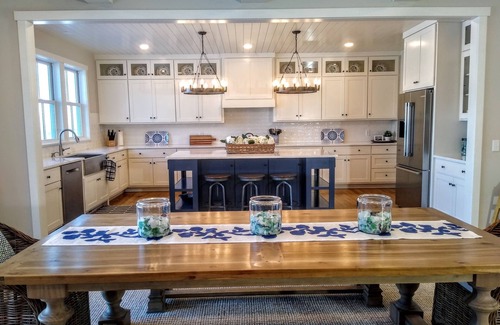 Riverside House | BEACH BREEZE-STUNNING LAKEFRONT HOME-170' Sand Beach-Porch-Deck-Firepit-Ensuite