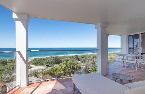Castaways Beach House | Beach Cabana At Crusoe