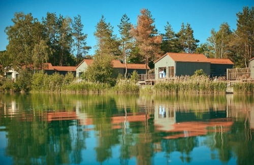 Steinberg am See Apartment | Beach chalet (80sqm) with kitchenette and lakeside terrace