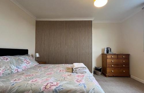 Levenmouth Apartment | Beach & City Access - 2 Floors, Full Kitchen, Free Parking