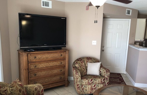 Ocean Side Village Condo | Beach Club Resort Style Vibe! Walk to Beach, Hot Tub, Pool, Gym, Shopping!