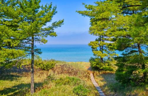 Glen Arbor Apartment | Beach Comber 5 6