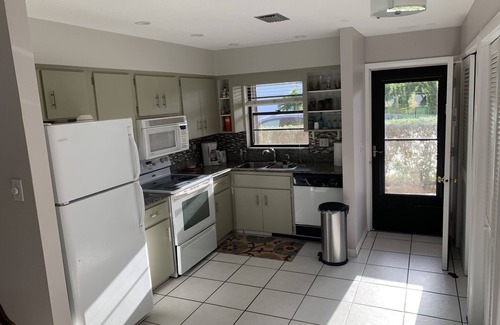 Central Beach Condo | Beach condo Steps away from the beach/boardwalk and park