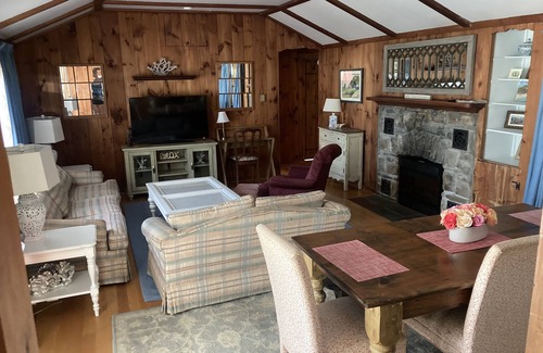 Saunderstown House | Beach Cottage shabby/chic comfortable home