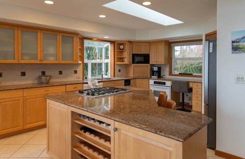 Kingston House | Beach Cove: 3 Bdrm, 2 Bath with Beach Access