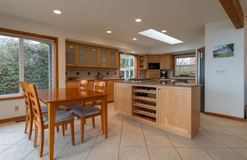 Kingston House | Beach Cove: 3 Bdrm, 2 Bath with Beach Access