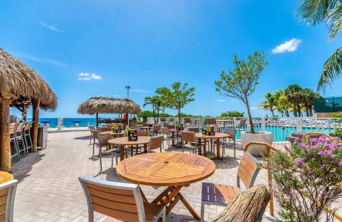 Galt Mile Apartment | Beach Front 2 Bed Condo - Pool & Tiki Bar
