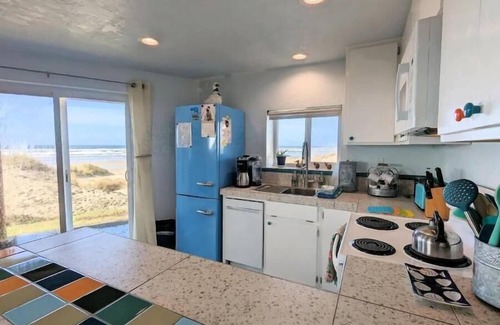Florence House | Beach Front Any Closer to the Ocean and You'd Need a Wetsuit - Whales Watch