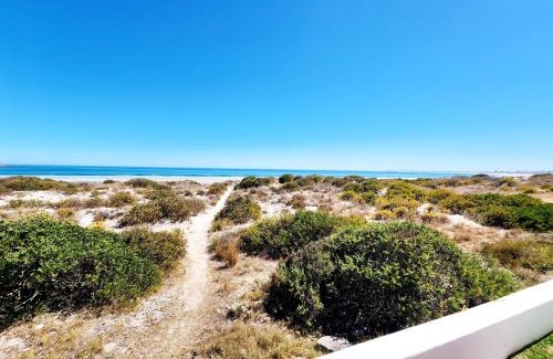 St. Helena Bay House | Beach Front Beach House 10 Golden Mile