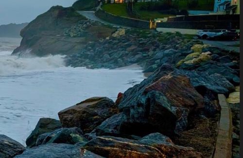 Chillington Apartment | Beach Front Coastal Retreat with Sea Views