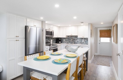 Cocoa Beach Condo | Beach Front Condo! Near Minutemen Cswy all shops & restaurants!