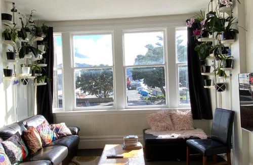 Oriental Bay Apartment | Beach front House