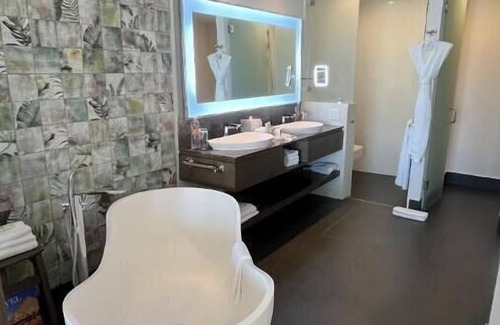 Cancun Resort | Beach Front Luxury 5 Diamond Property- 2 Bedroom