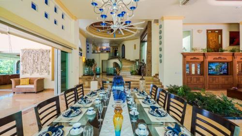 Boca de Tomatlan Villa | Beach Frontage Armonia Villa with stunning views