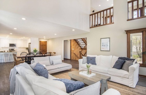 Macatawa House | Beach Home ⚓︎ Private Beach Access ⚓︎ Ample Parking ⚓︎ Lake Views