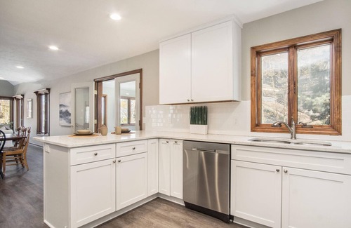 Macatawa House | Beach Home ⚓︎ Private Beach Access ⚓︎ Ample Parking ⚓︎ Lake Views