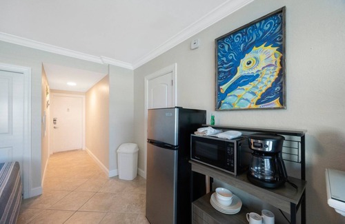 Madeira Beach Condo | Beach Hotel Unit - Ground Floor Surf Song #154