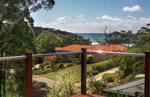 Valla Beach House | BEACH HOUSE Getaway - 5 minutes walk to the Beach!